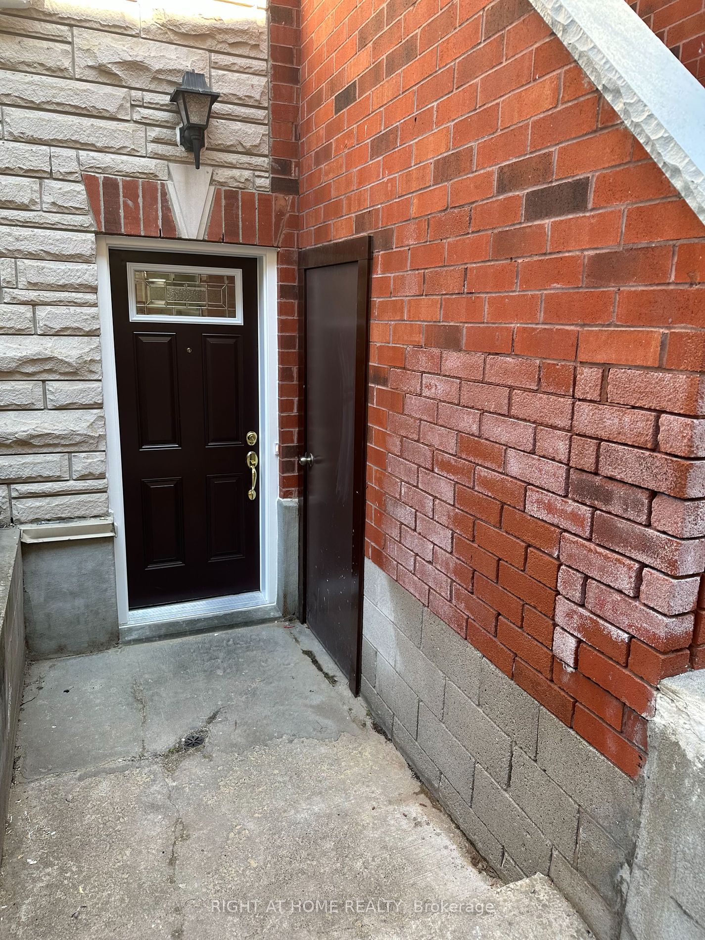 60 Sidney Belsey Cres 103