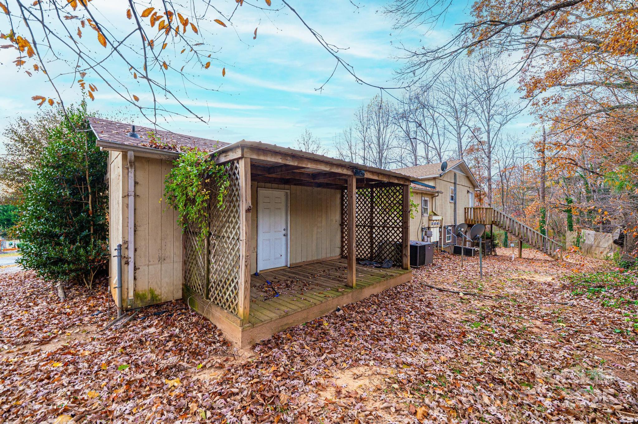 711 Meredith Court SW