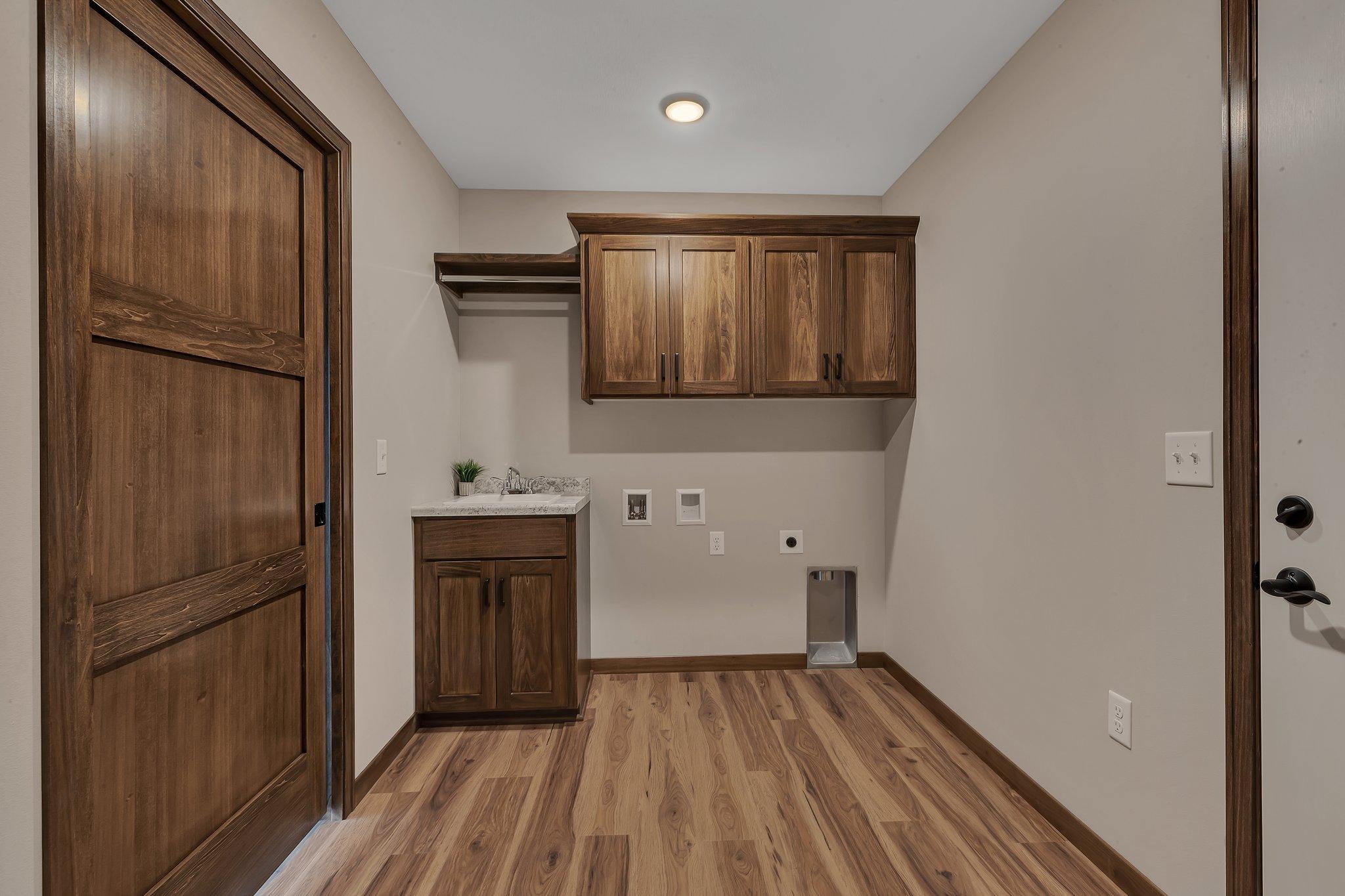 2000 Sandstone Loop N