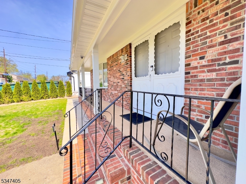 52 Westside Ave