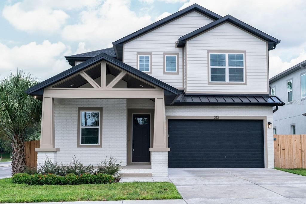 213 W Giddens Avenue