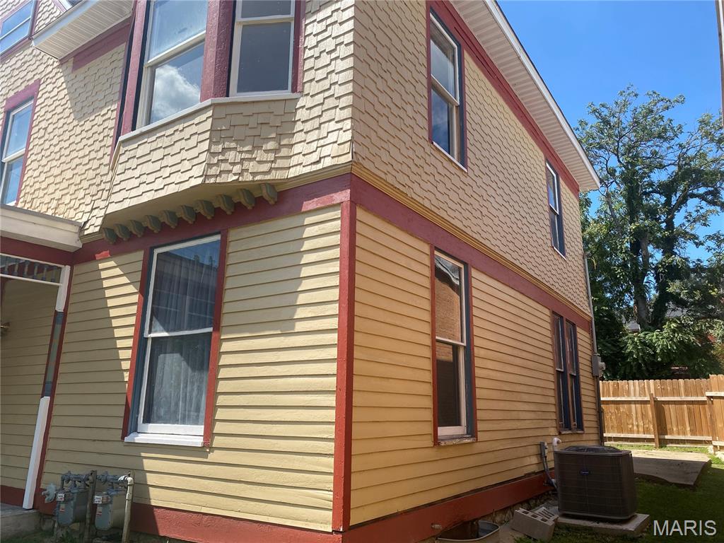 608-610 Center Street