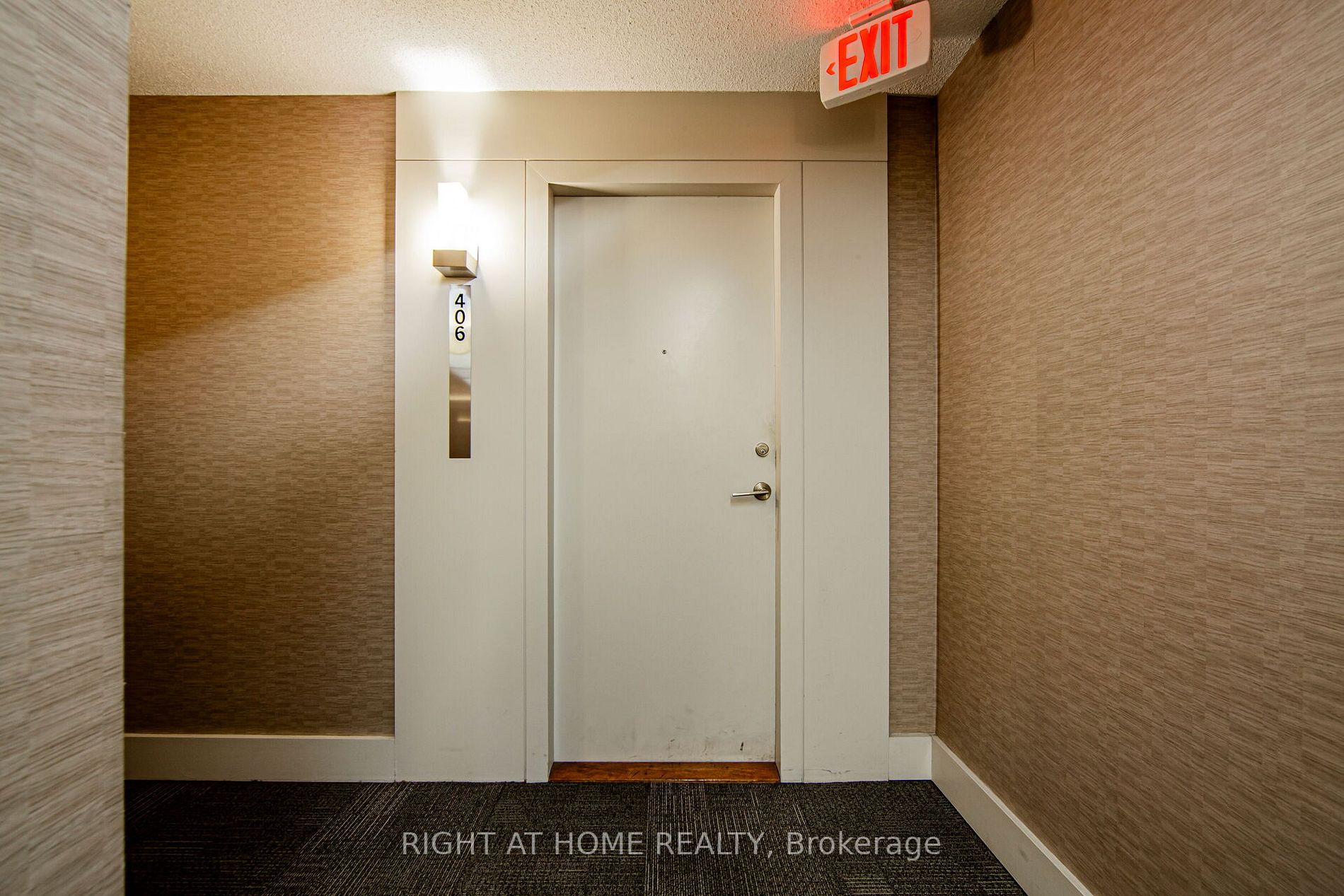 25 Carlton St 406
