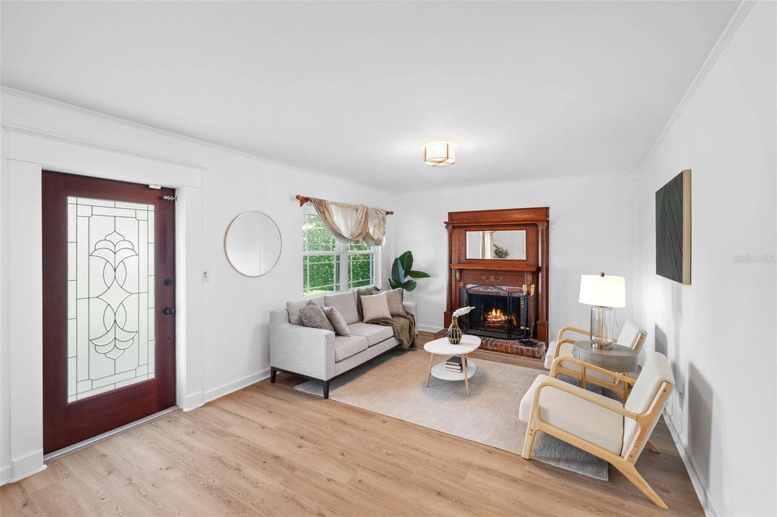 3913 W Eden Roc Circle