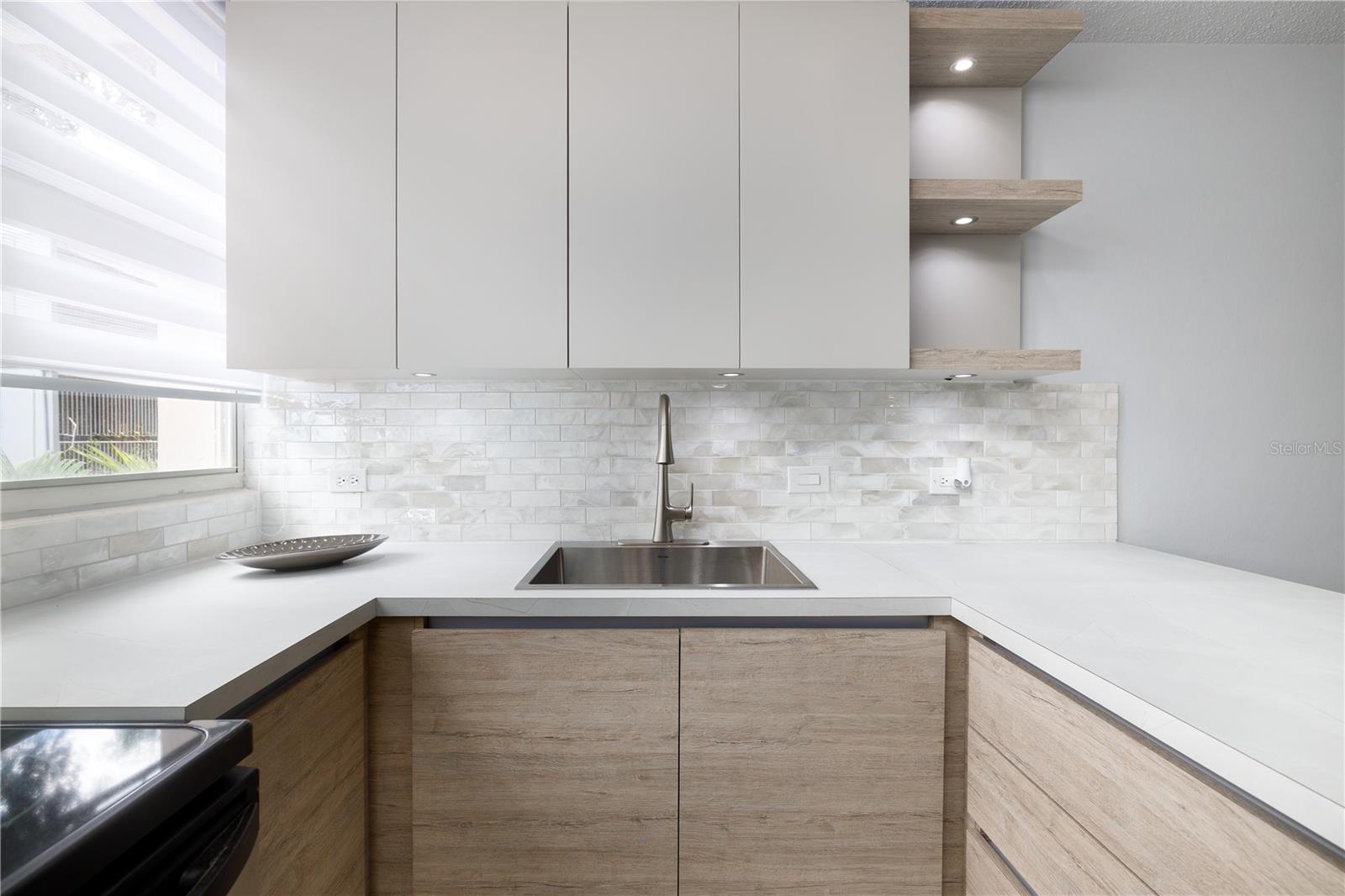 151 Av. Tte. César Luis González 3002