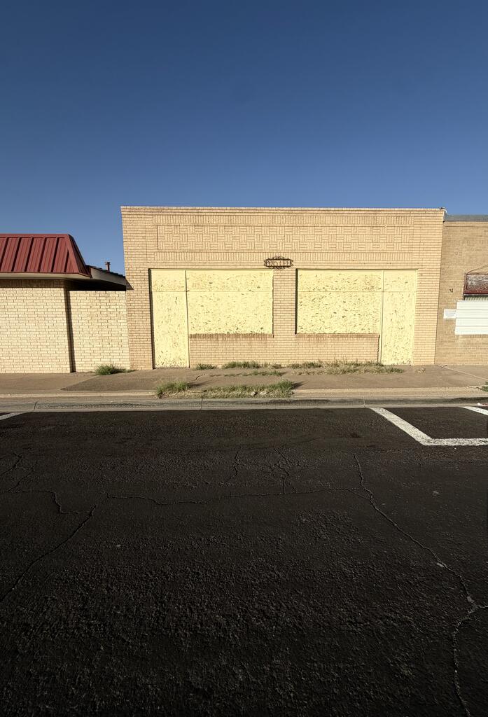 Great commercial opportunity in Odessa! Property features a spacious storage building with plenty of potential for an owner-user, investor, or business. Convenient location with easy access to surrounding city streets and downtown Odessa.