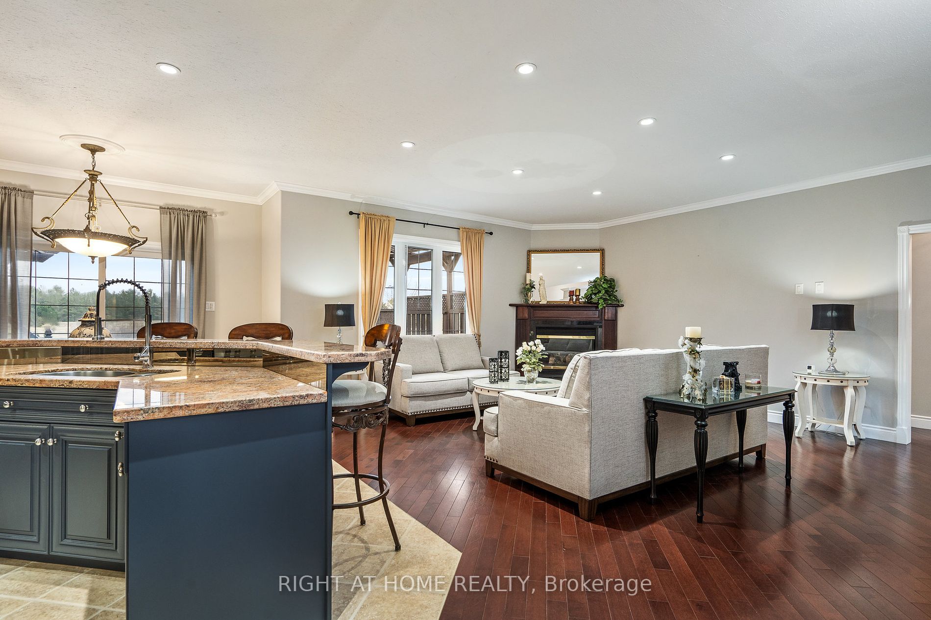 16 Deanna Dr