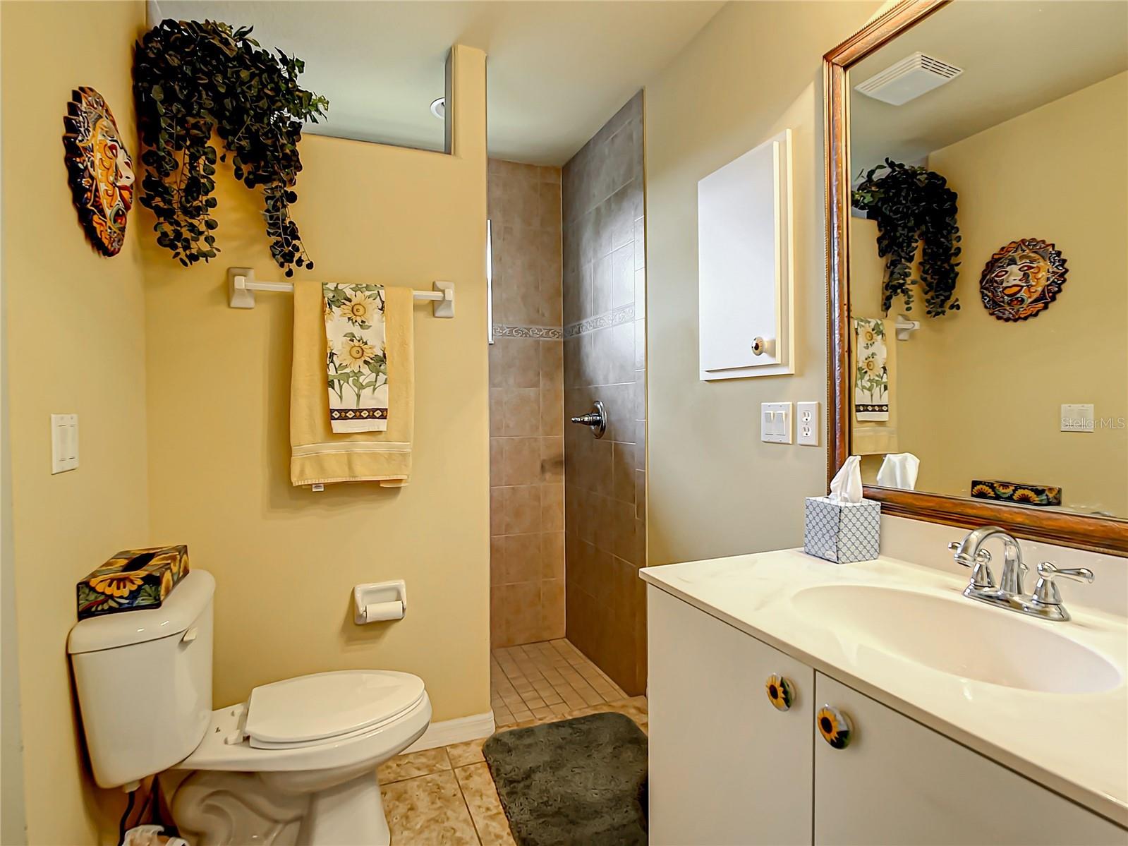 938 Boundary Boulevard