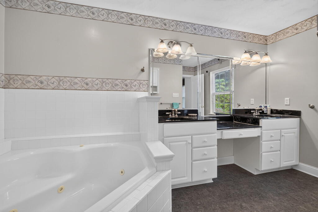 118 Saratoga Place 32