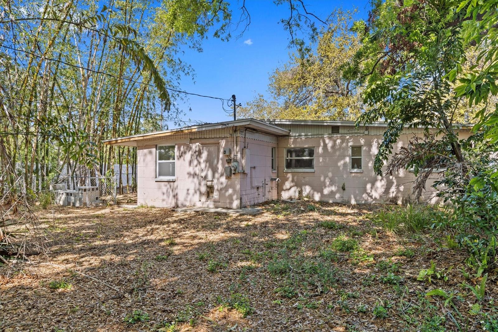 164 NW Lincoln Circle N