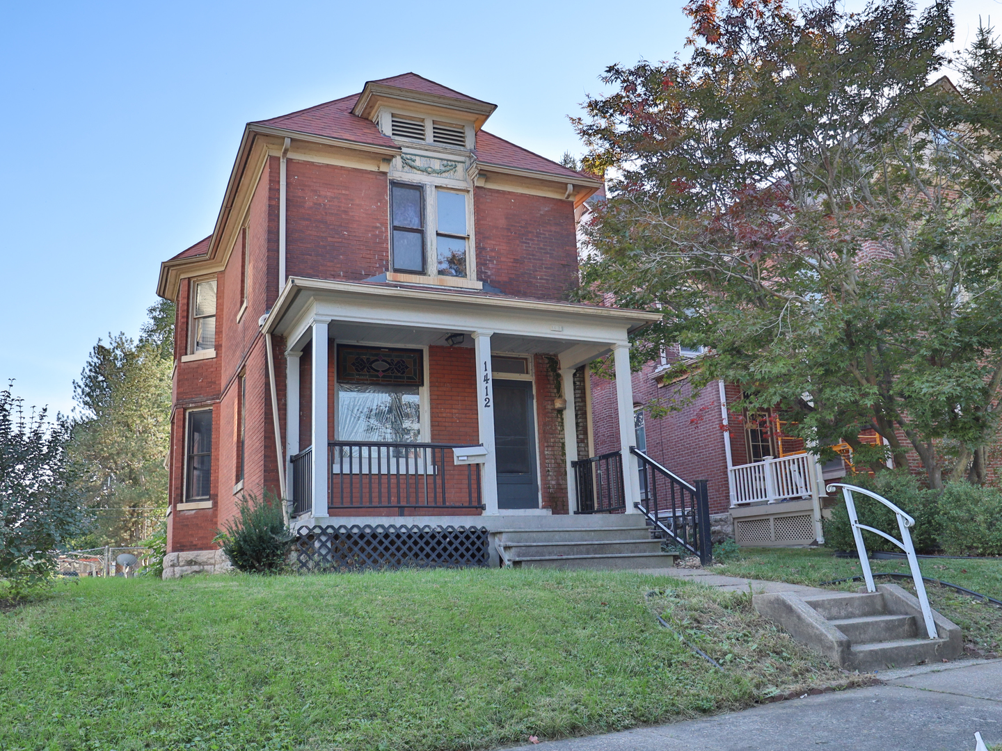1412 Oak Street
