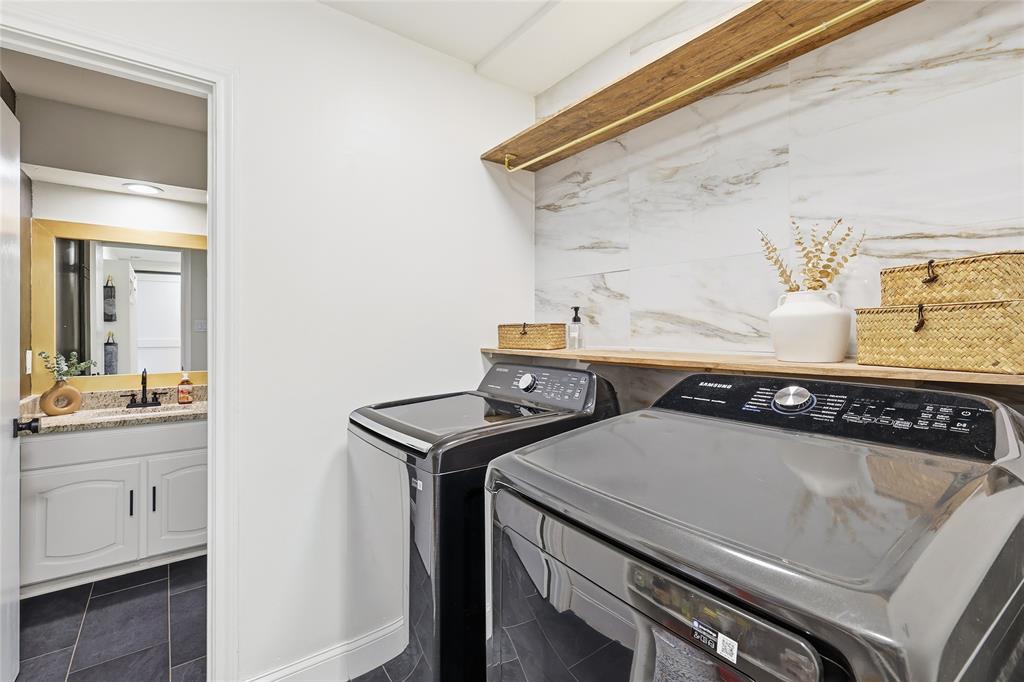 5008 Lake View Circle