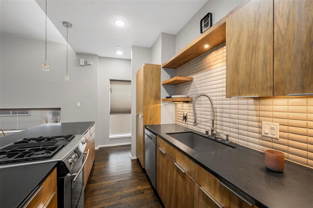 5205 Capitol Avenue 9