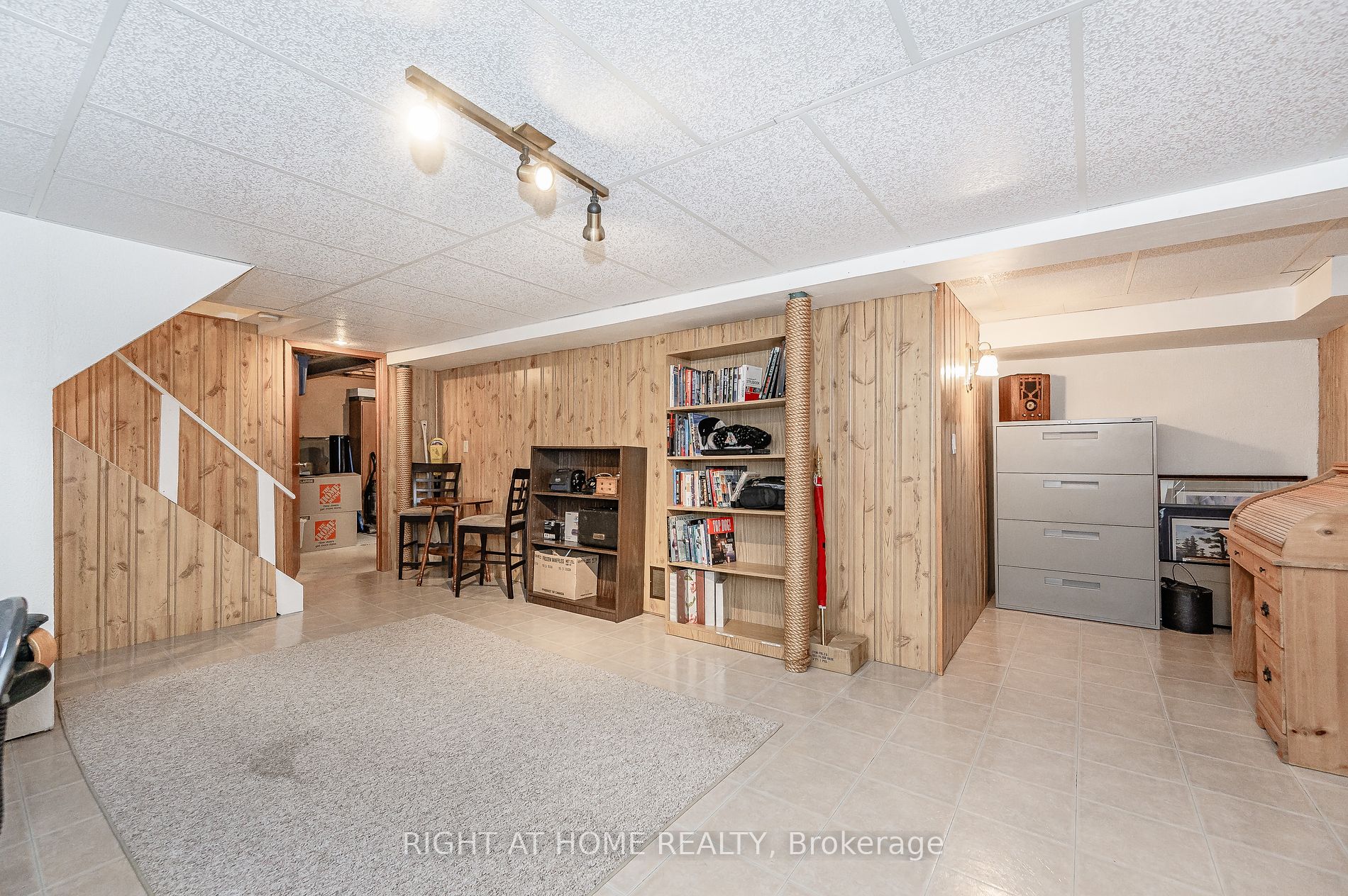 2211 Manchester Dr