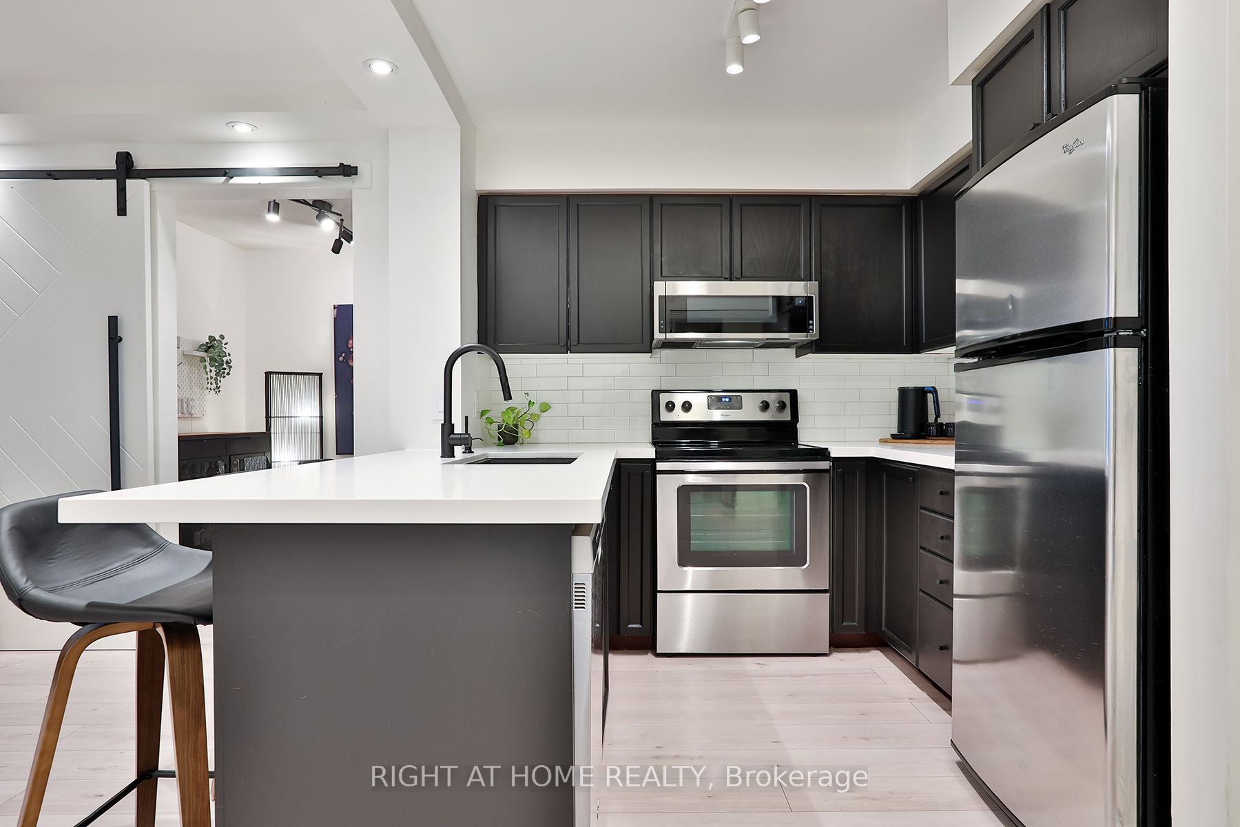 88 Grangeway Ave 2506