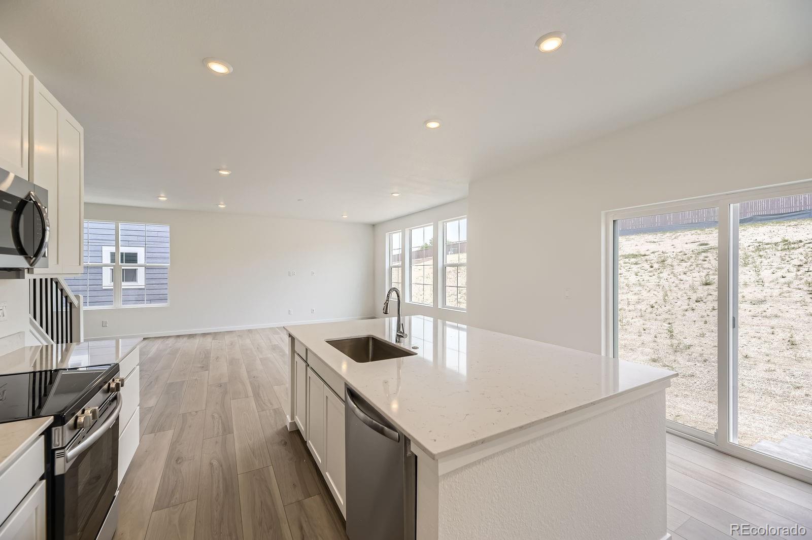 10976 Snowdon Street