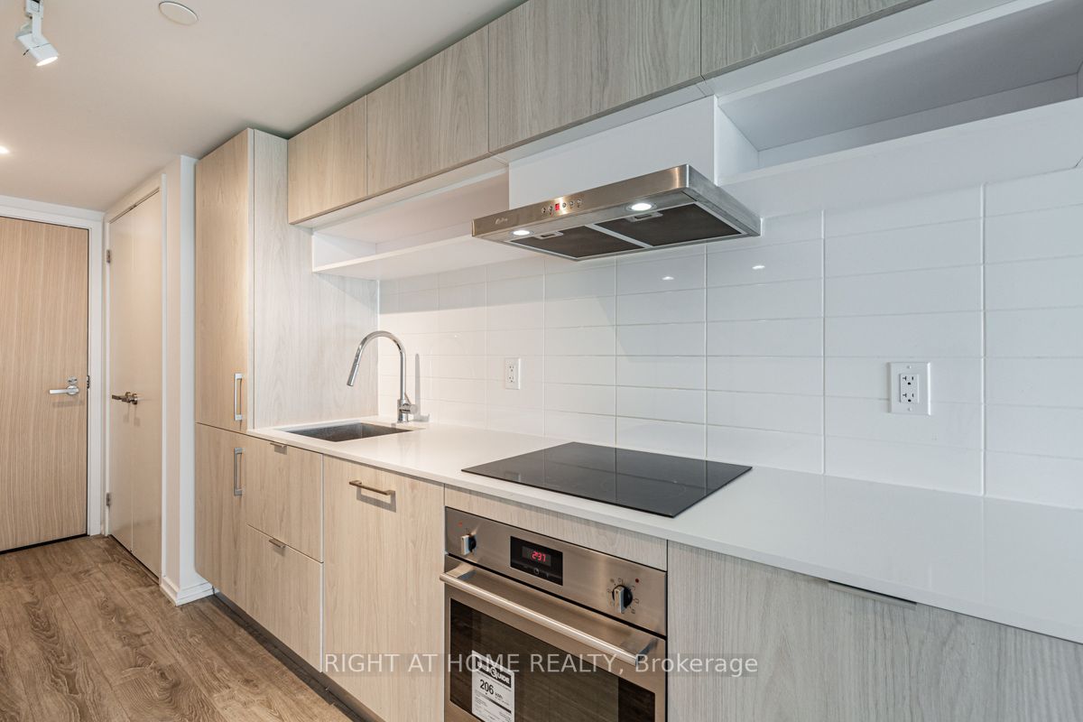 8 E Hillsdale Ave 745