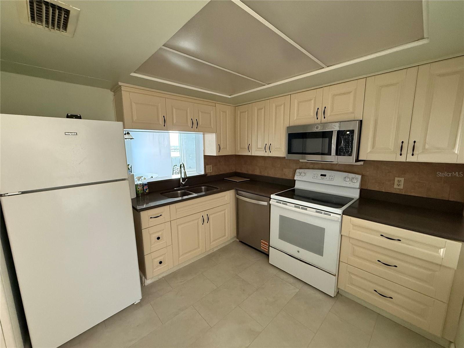 2618 Cove Cay Drive 808