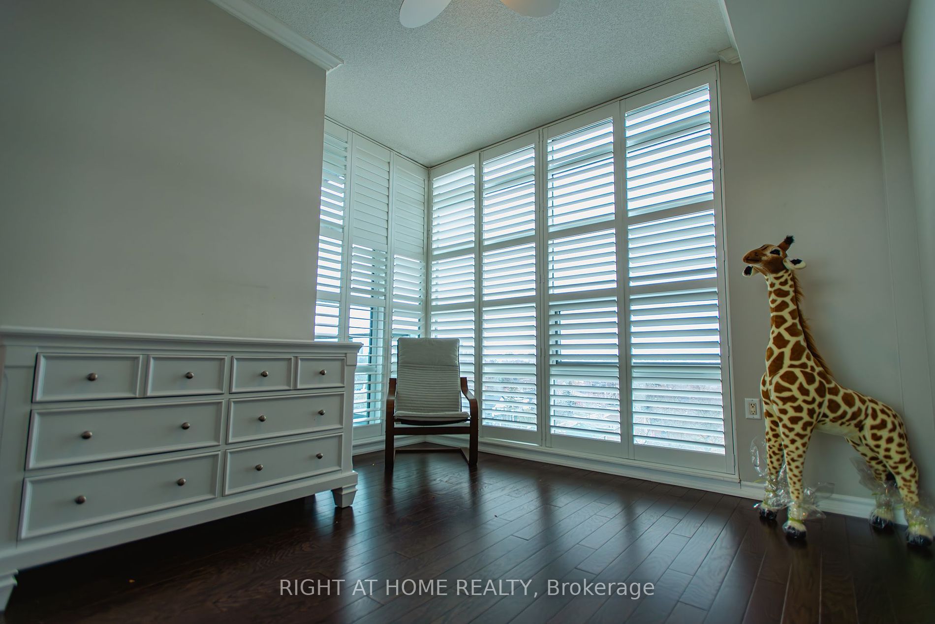 3830 Bathurst St 805