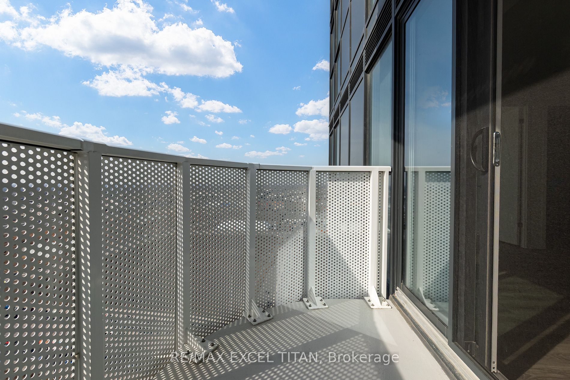 195 Commerce St 2911