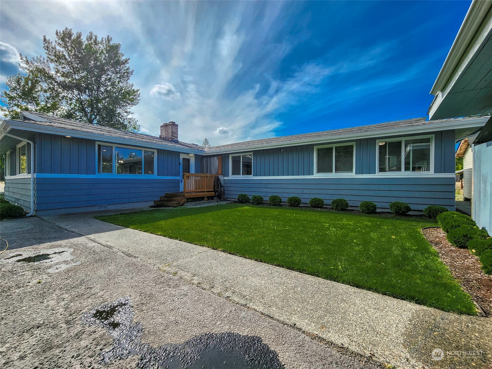 25502 Mountain Highway E