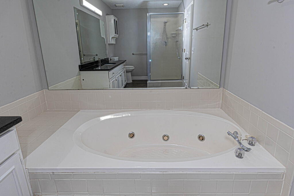 3 North Theri Ct