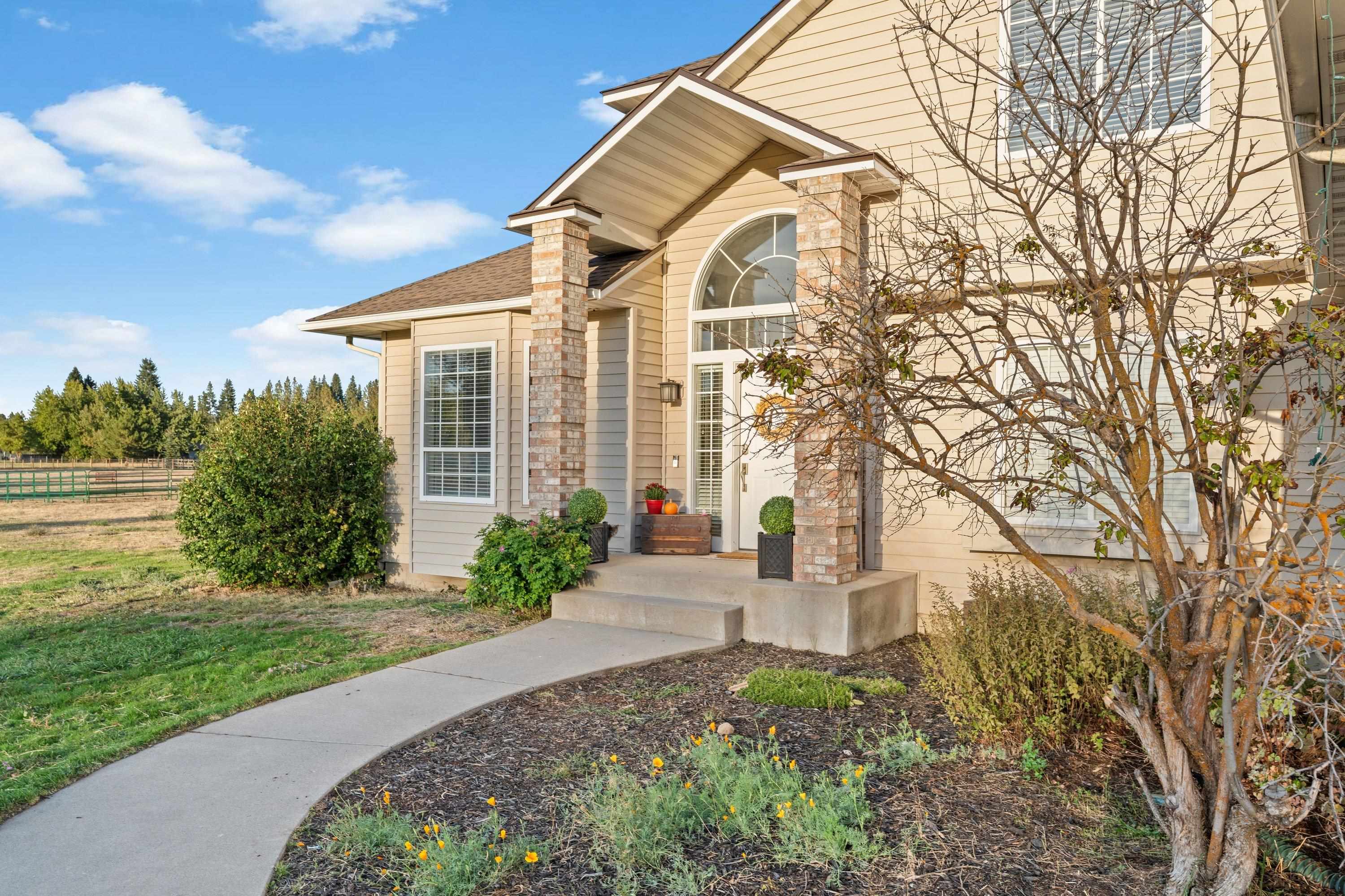 1029 W Crestview Rd