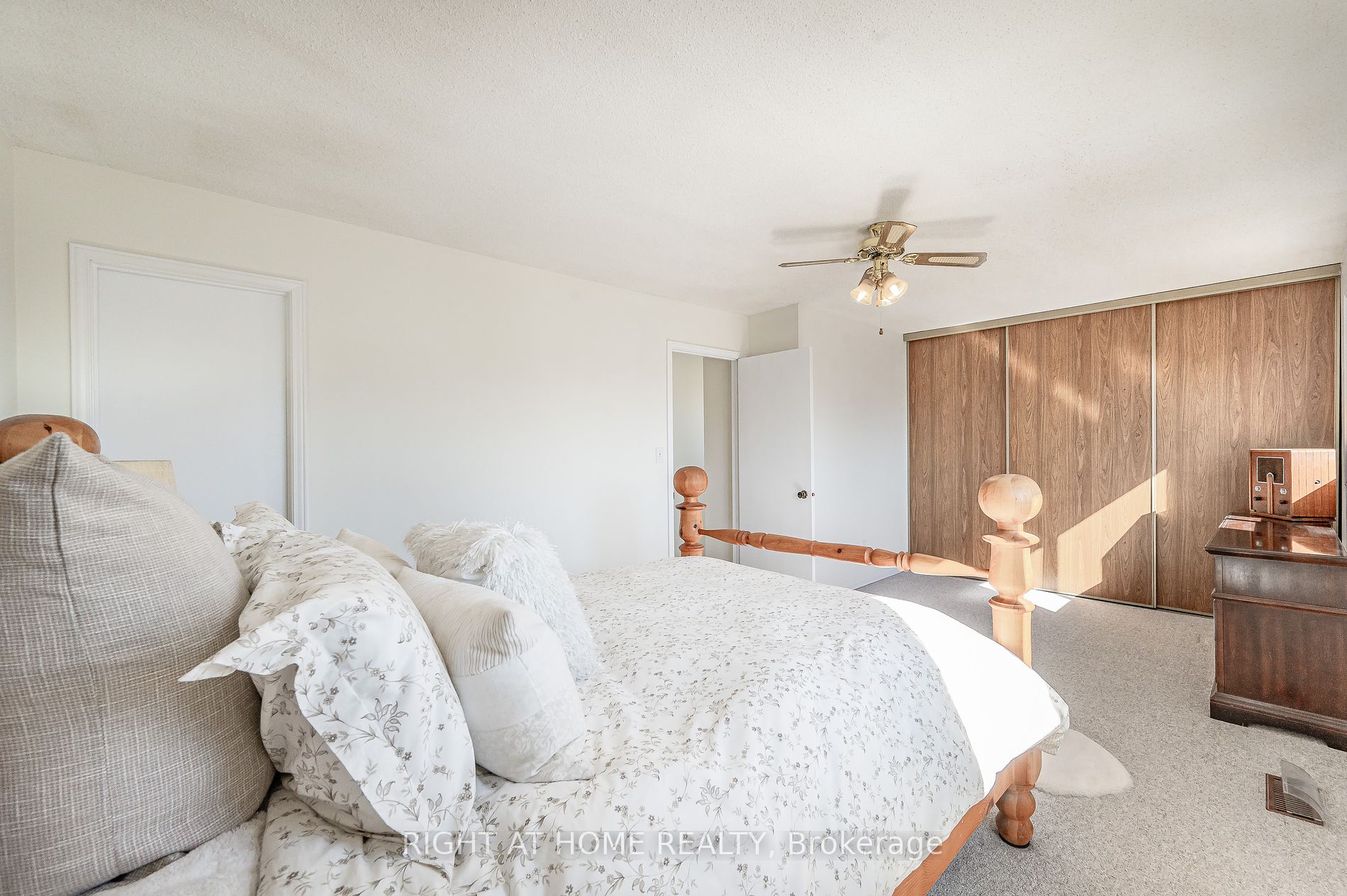 2211 Manchester Dr
