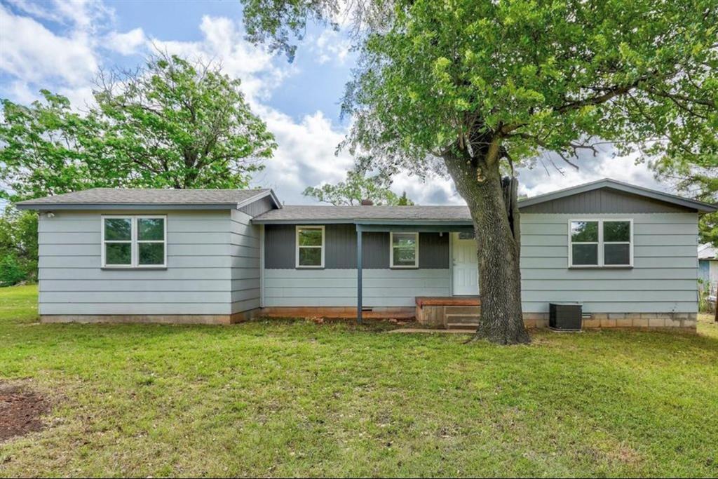 Enjoy the space and privacy of this 3-bedroom, 1-bathroom home situated on approximately half an acre in Edmond!With 936 sq. ft. of living space, this home offers a comfortable layout and plenty of outdoor space to enjoy. The property also includes laundry hookups and essential kitchen appliances.Home Features:3 bedrooms1 bathroom936 sq. ft.Approximately ½-acre lotLaundry hookups-Washer and dryer avaible for $50/moRefrigerator avalible for $50/moOven includedMicrowave includedDishwasher includedSpacious outdoor areaConvenient Edmond locationRent & Deposit:Monthly Rent: $1,395Security Deposit: $1,395 (equal to one month's rent)Utilities & Lawn Care:Tenant is responsible for all utilitiesLawn care is provided by the ownerPet Policy:One small dog under 25 lbs. is allowed.$250 one-time pet fee$25/month pet rentNo catsNo additional petsIf you're looking for a home with more outdoor space, convenient amenities, and the benefits of having lawn care provided, this property is worth a look.