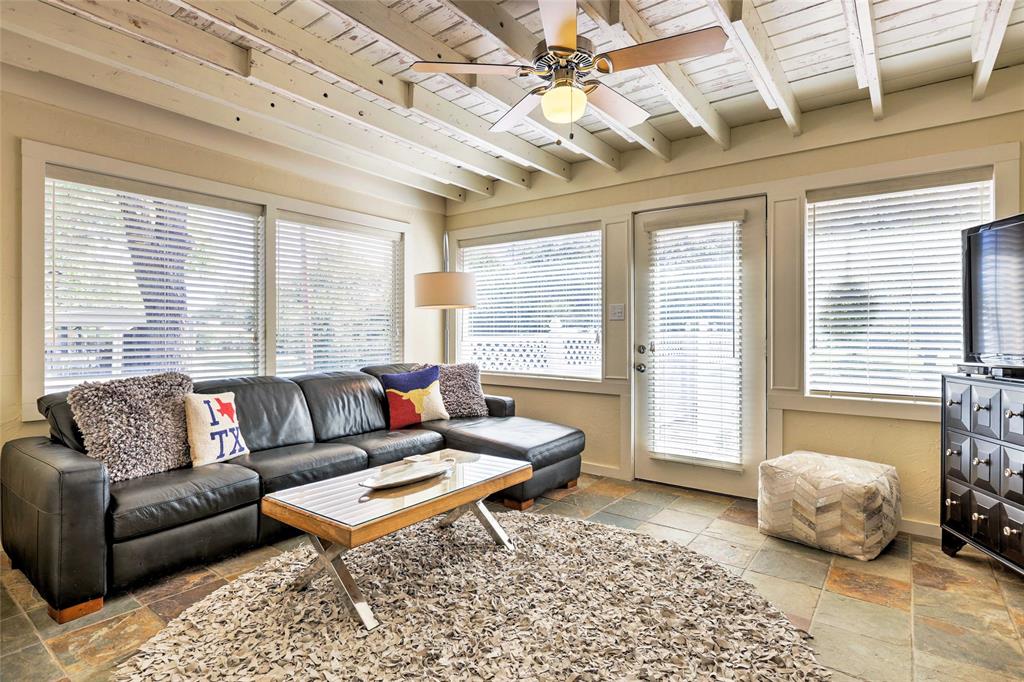 809 E Highway Street