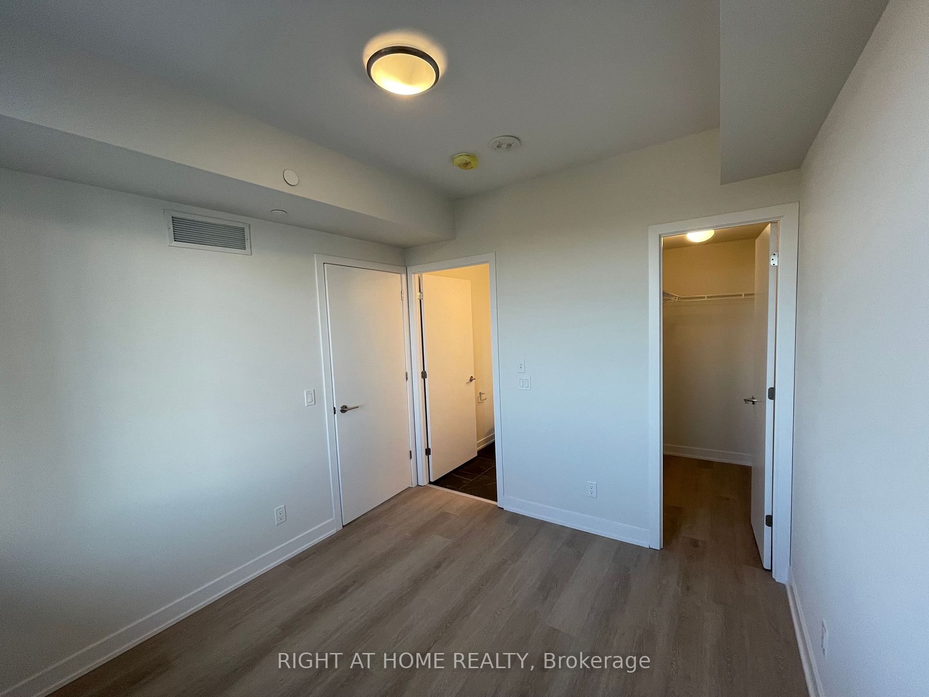 15 Ellerslie Ave 807