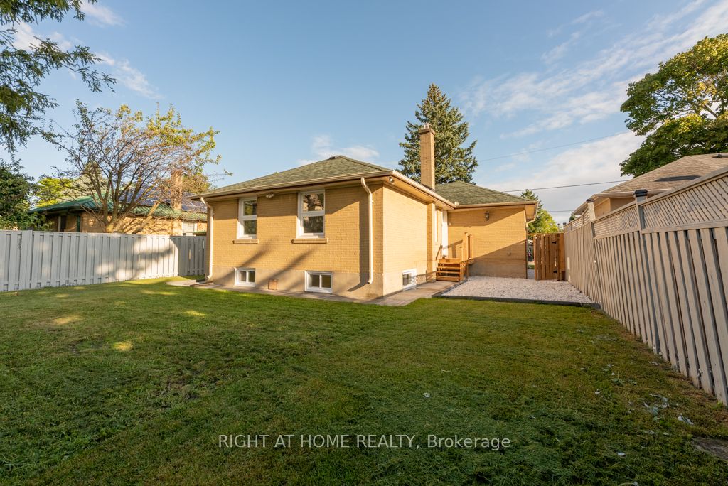 343 Boisdale Ave