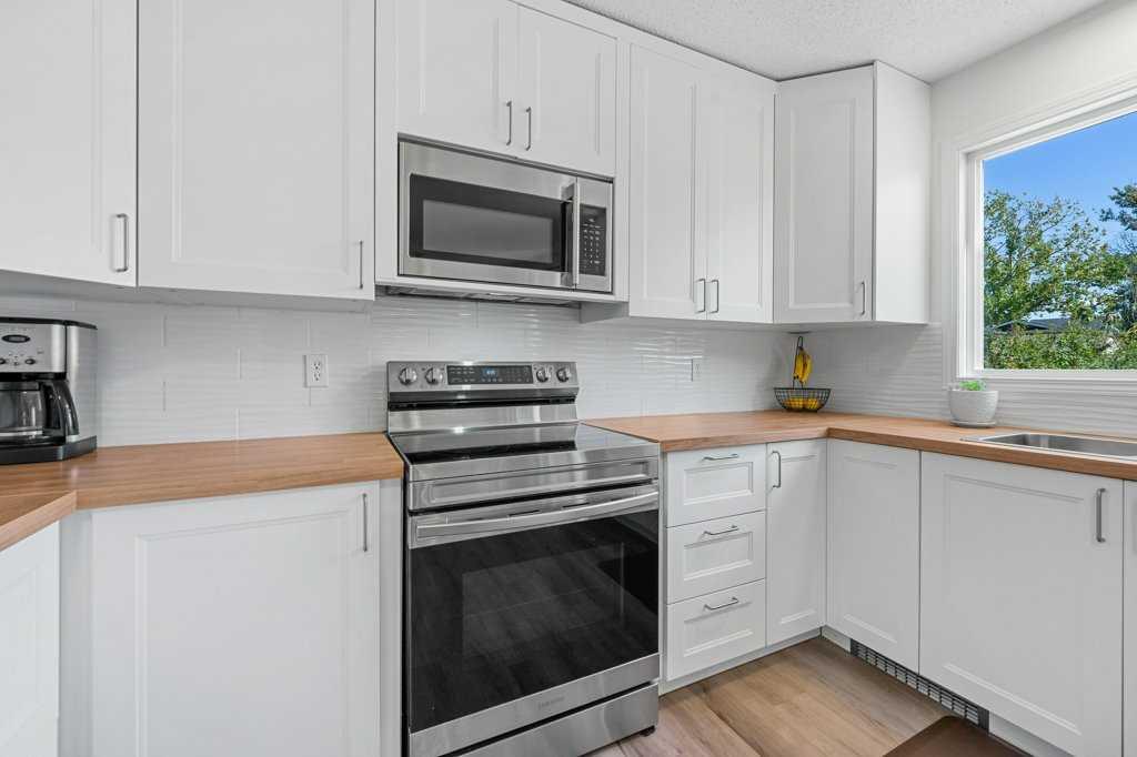 3 Falsby Place NE