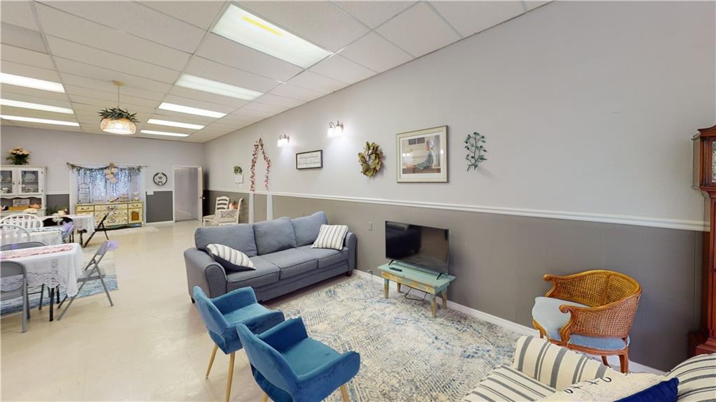 102-104 W 10th Street