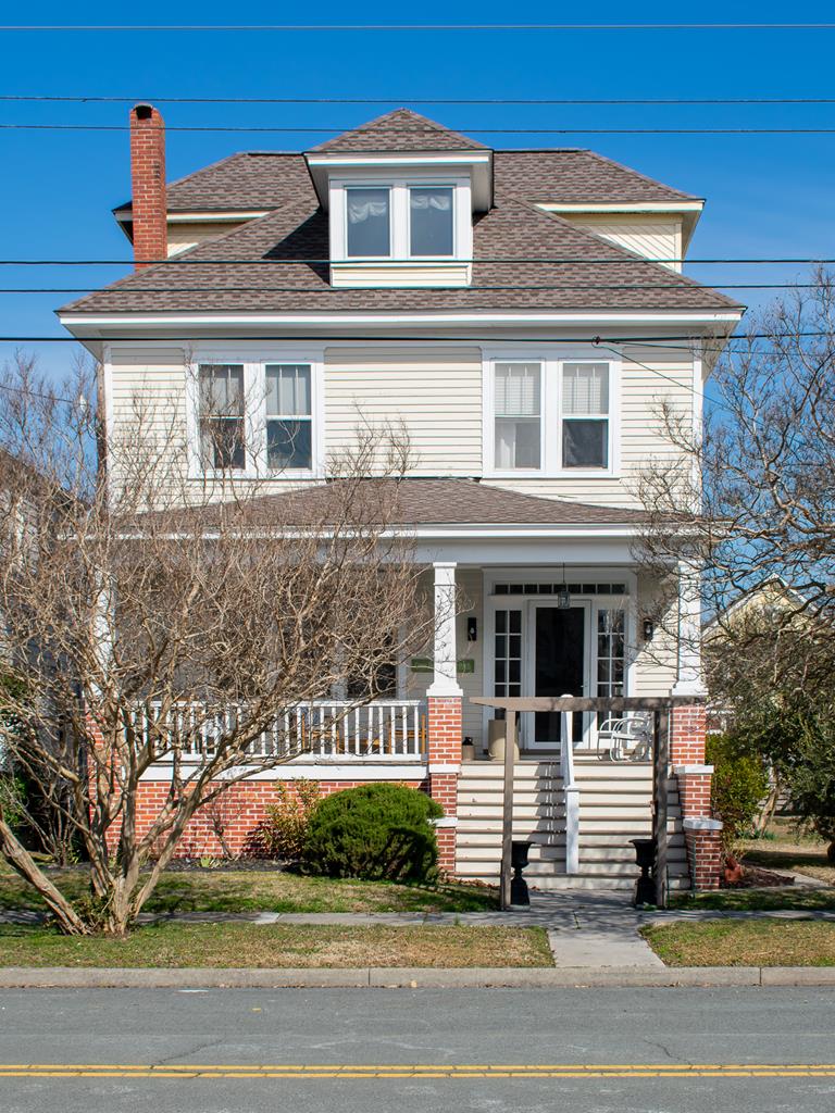 This one of a kind American Four-Square home retains numerious artistic original features which highlights the atristry of the time. From coffered ceilings, to a cozy fireplace, orginal hardwood floors and build-ins this home is a must see! It is filled with natural light from many windows and doors. It has a large front porch and back deck. Mini Split system for cooling and heating plus an instant water heater. Located only steps from the beach.