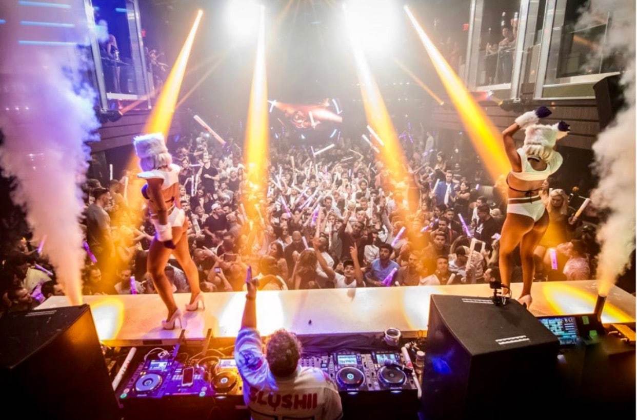 Luxury River North turn key night club now for sale! One of a kind legendary property! 2 levels featuring: upgraded buildouts, very unique custom design that offers a celebrity status feel, full kitchen. Each floor has separate baths, Rare 5am liquor license and entertainment license. Property & Business included! Call for private tour!