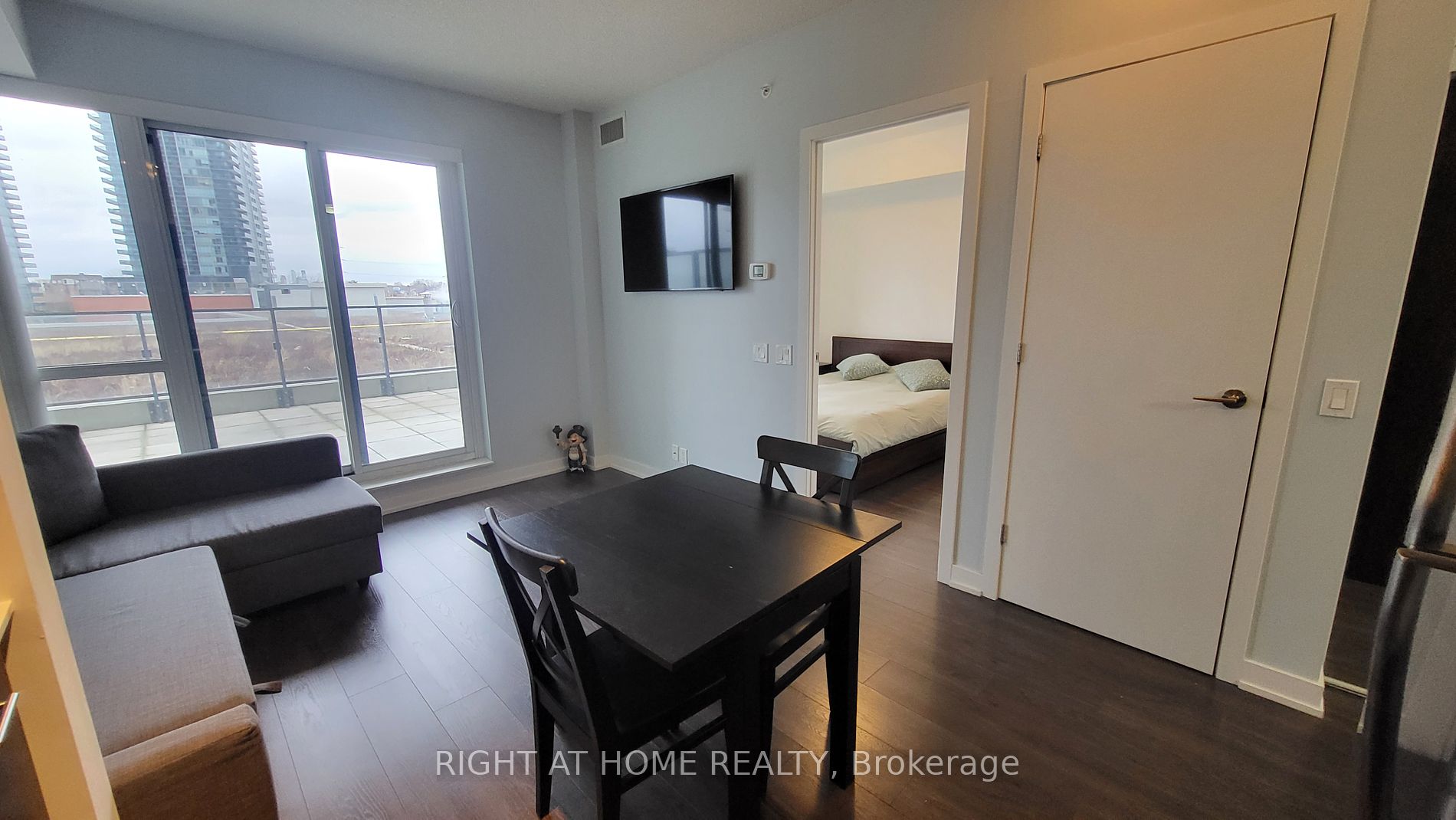 2200 W Lakeshore Blvd 612