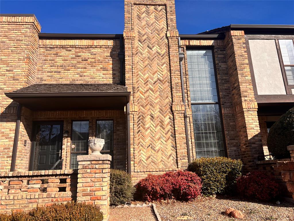 Lovely townhome near the entrance off 36th with beautiful views of the Beauty Spot, upstairs overlooks quaint neighborhood and floorplan includes a bed and bath downstairs.   Calm neutral carpet and wall color throughout.   Some fixture updates, some yet to go.    Welcoming vaulted ceiling and gorgeous brick make this quaint townhome of just 1,800 SF ideal for a downsize or 2nd home in Norman.  Owner Vehicles must park in the Garage, no overnight street parking.  No rentals or VRBO's, low annual HOA fee.    Walkable neighborhood in tree lined bliss.