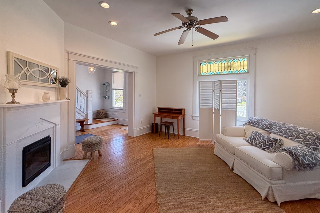 609 Monroe Ave 247