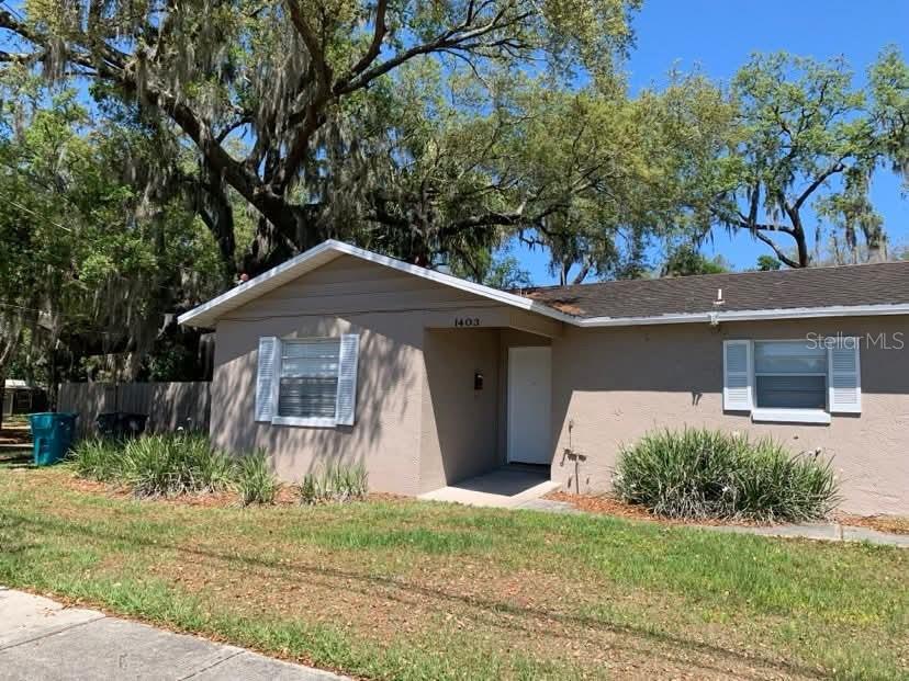 Enjoy your own private fenced in backyard in downtown’s Thornton Park! This recently renovated, pet friendly rental features modern appliances and a washer and dryer! Unit features all plank style flooring and granite countertops! Formal dining area is the perfect place for entertaining! Walk to local dining spots as well as everything else that downtown has to provide!