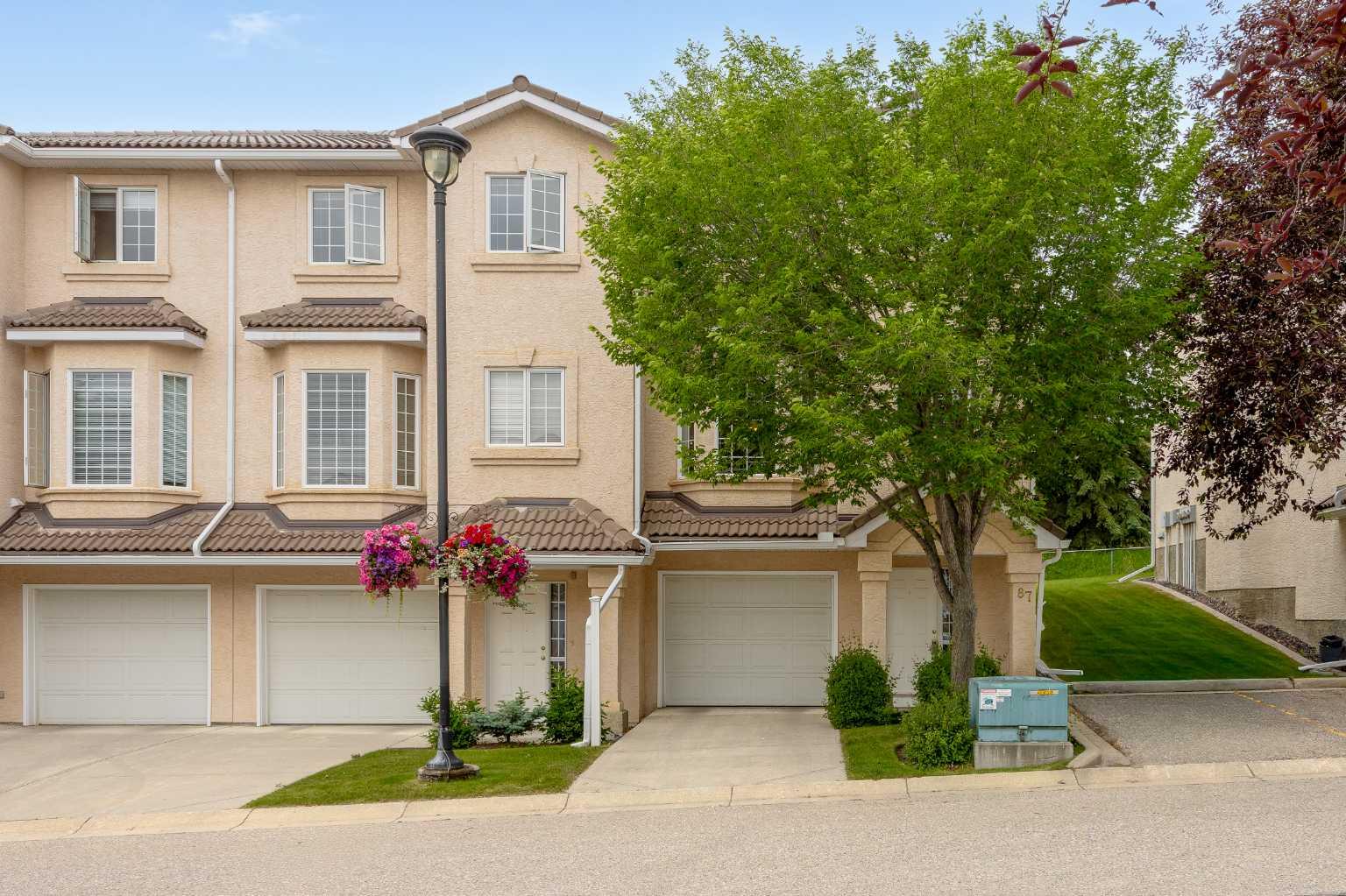 87 Hamptons Link NW