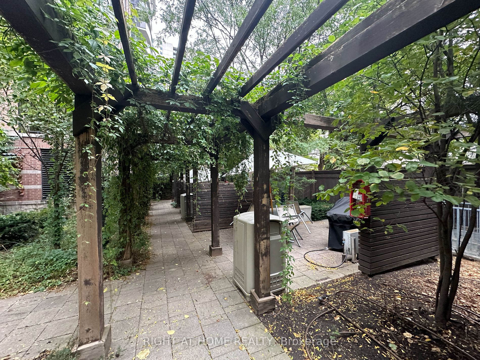 33 E Sheppard Ave 1205