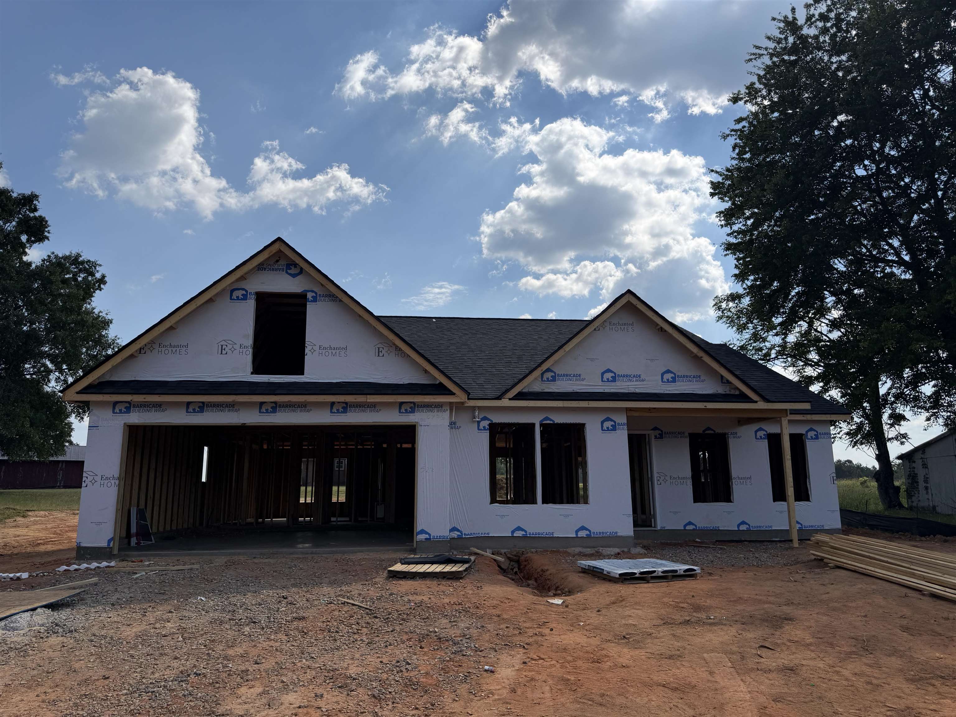 New Construction NO HOA! The Sage plan by Enchanted Homes. Great location in the Inman Campobello area, close to public parks and ball fields. Luxury Vinyl Plank, Granite countertops, Upgraded covered patio and uncovered adjacent. 10 year limited warranty included. Must see! *3d tour shows completed version of the same house plan.
