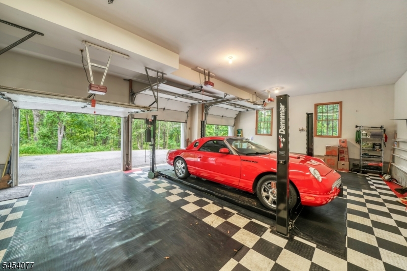 137 Lanning Rd — photo 4 of 38