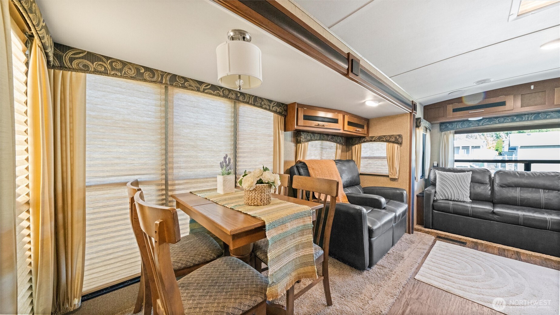 8110 Desert Greens Loop SE