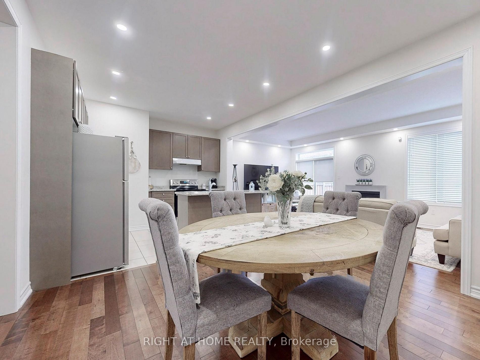71 Mondial Cres