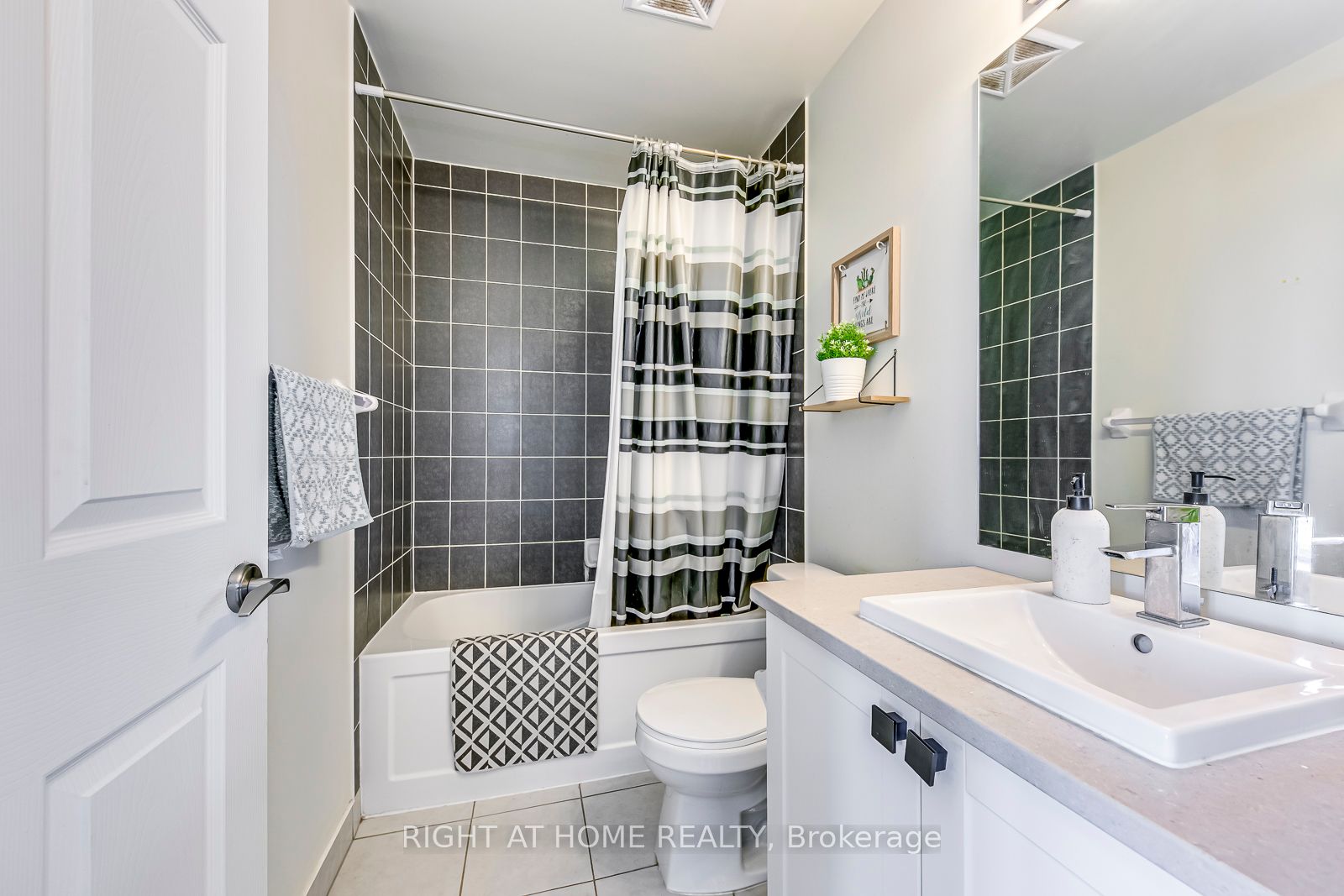 339 W Rathburn Rd 601