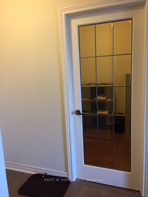 383 E Main St 520