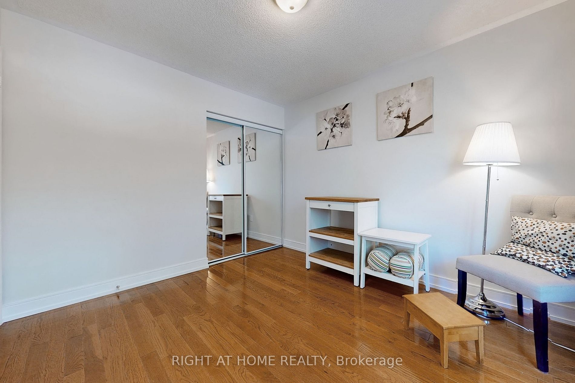1348 Ashwood Terr