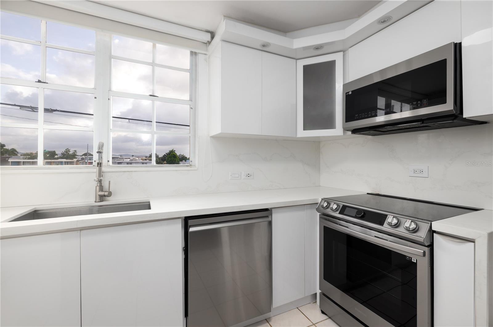 650 Calle Ceciliana 704